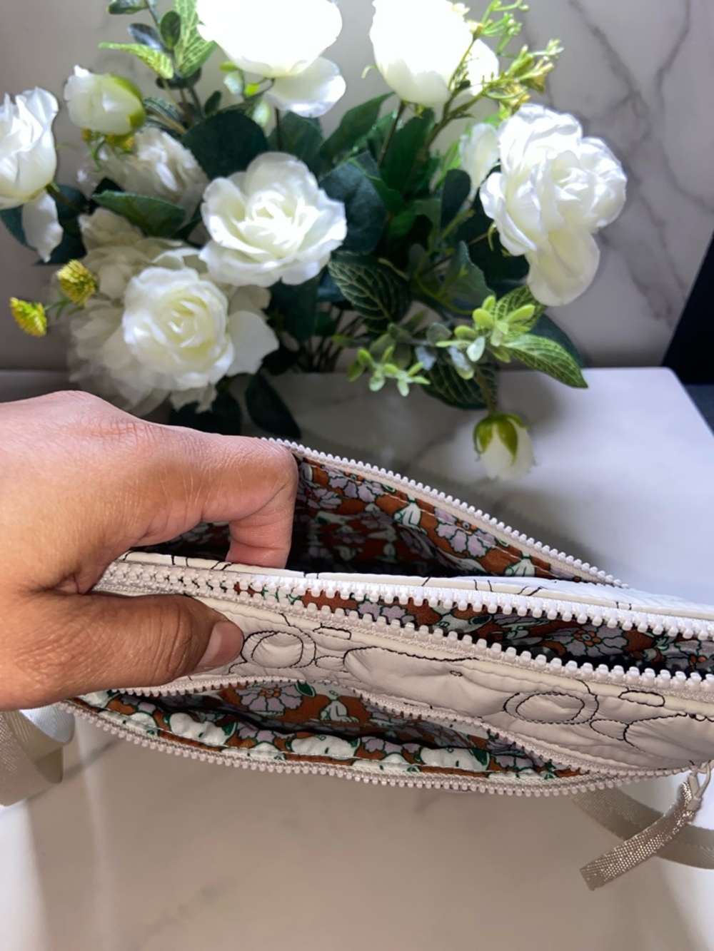 Vera Bradley Peanuts Original Zip Hip Cream Crossbody with Subtle Loop Pattern - Picture 8 of 17